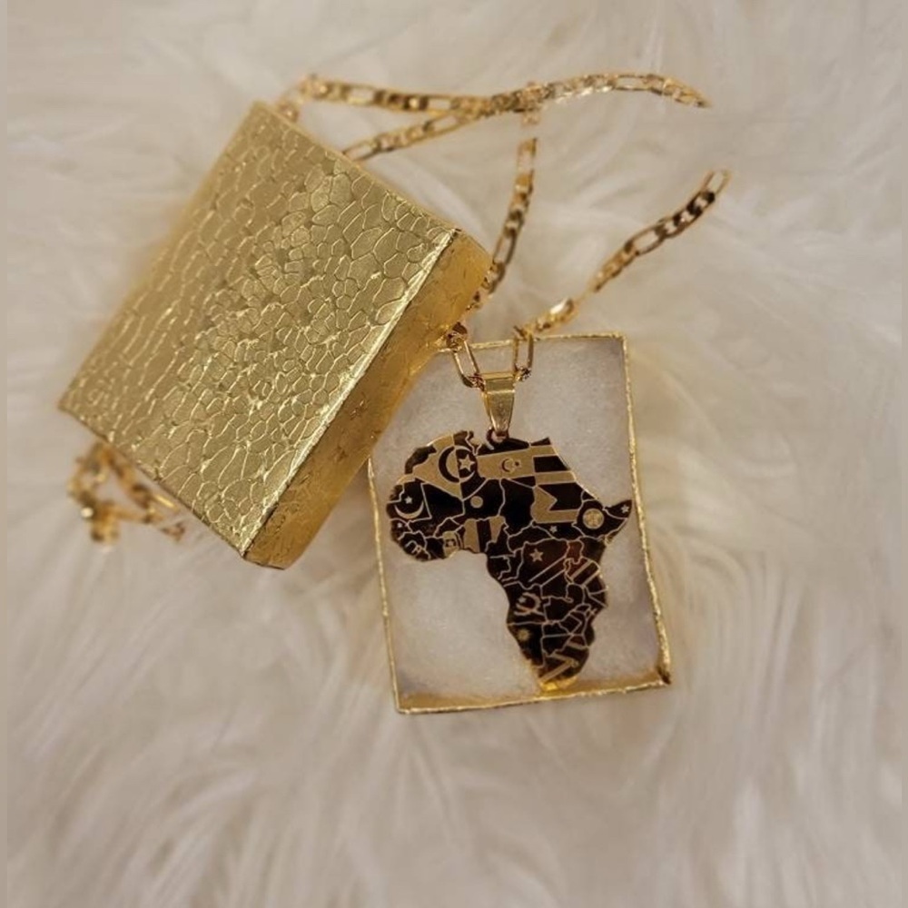 Gold Africa Pendant Necklace 18inch